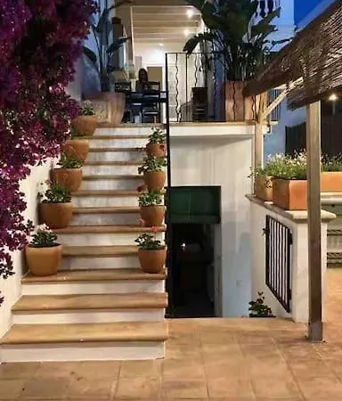 Vakantiehuis Didi House - Charming In Downtown *